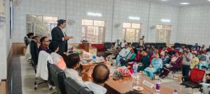 पौड़ी गढ़वाल के पोखड़ा में त्रिस्तरीय पंचायत जनप्रतिनिधि सम्मेलन में उपस्थित राज्यमंत्री अशोक वर्मा, मधु भट्ट और ब्लॉक प्रमुख संजय गुंसाईं